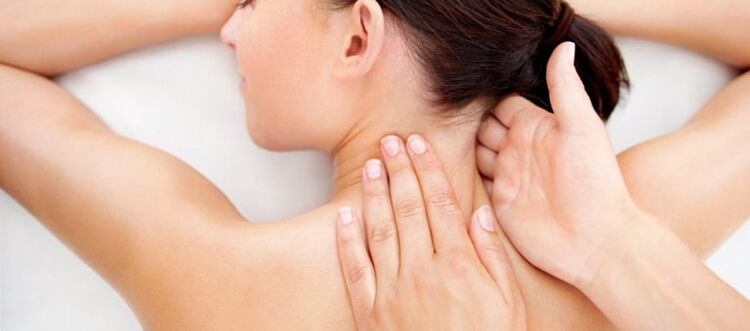 Therapeutische massage uitvoeren ter preventie van cervicale osteochondrose