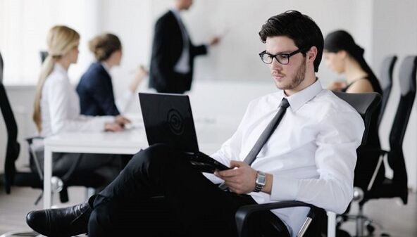 zittend werk als oorzaak van lumbale osteochondrose