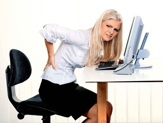 meisje heeft rugpijn